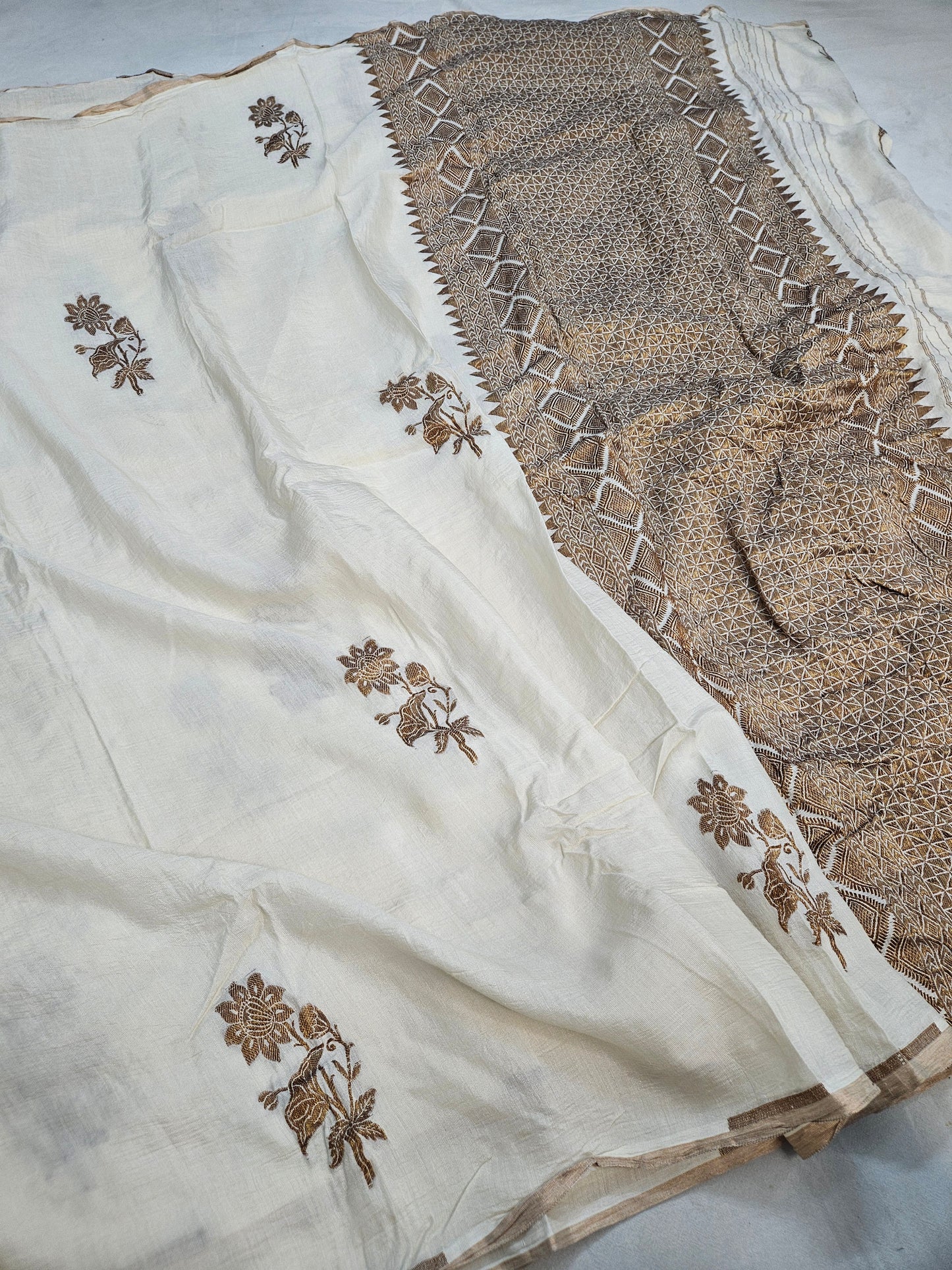 handloom pure moonga silk banarasi saree in off white
