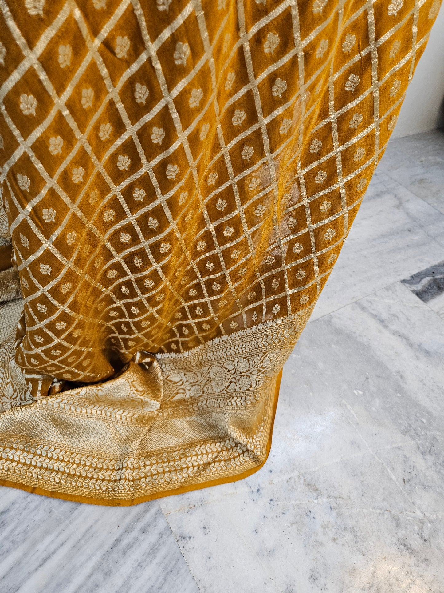 pure georgette silk square buti woven tested zari banarasi saree