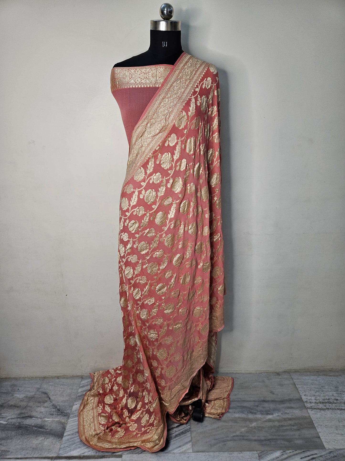 Pure Georgette Jungla Weaving Banarasi Saree in Fine Peach