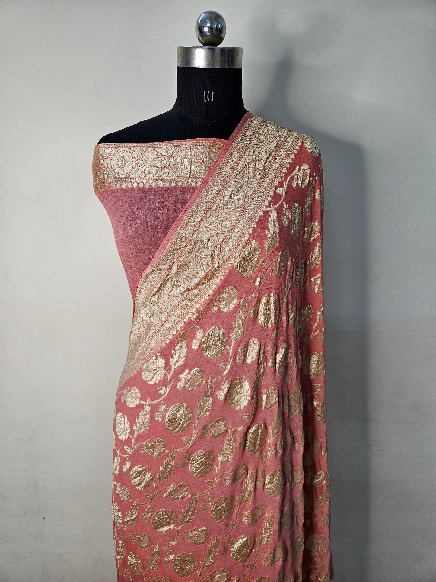 Pure Georgette Jungla Weaving Banarasi Saree in Fine Peach