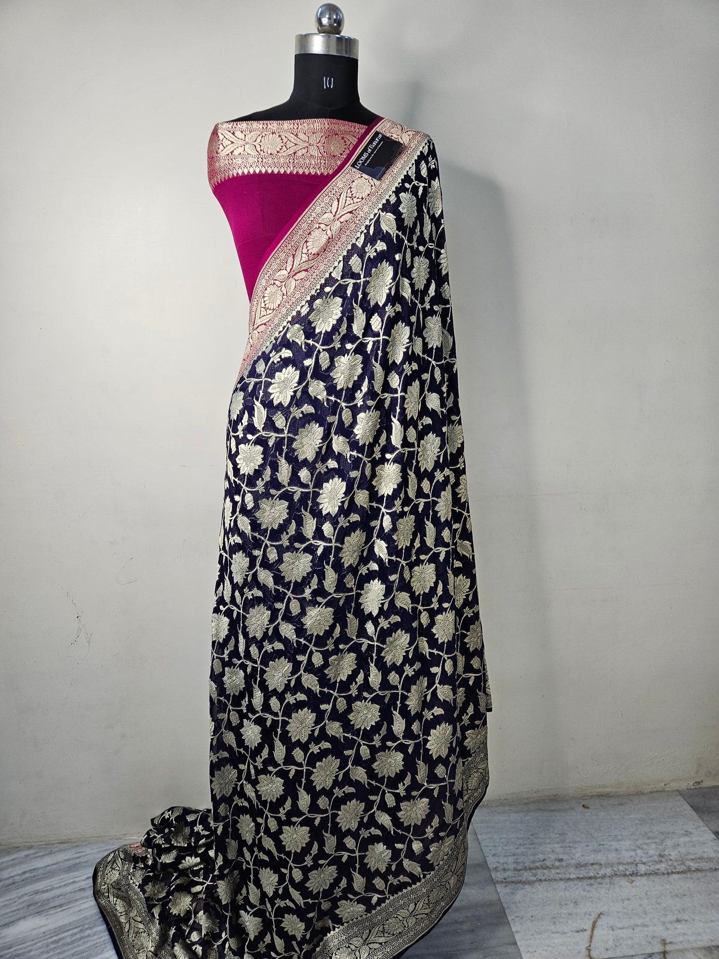 Pure Georgette Contrast Jungla Weaving Banarasi Saree in Navy Blue