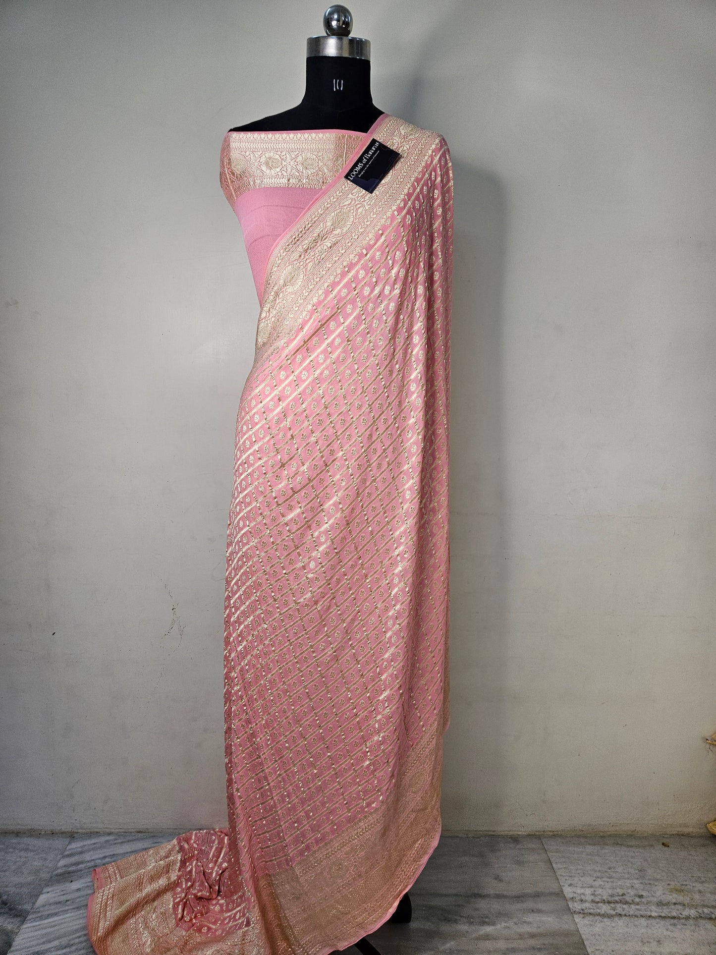 Pure Georgette Jungla Weaving Banarasi Saree in peach