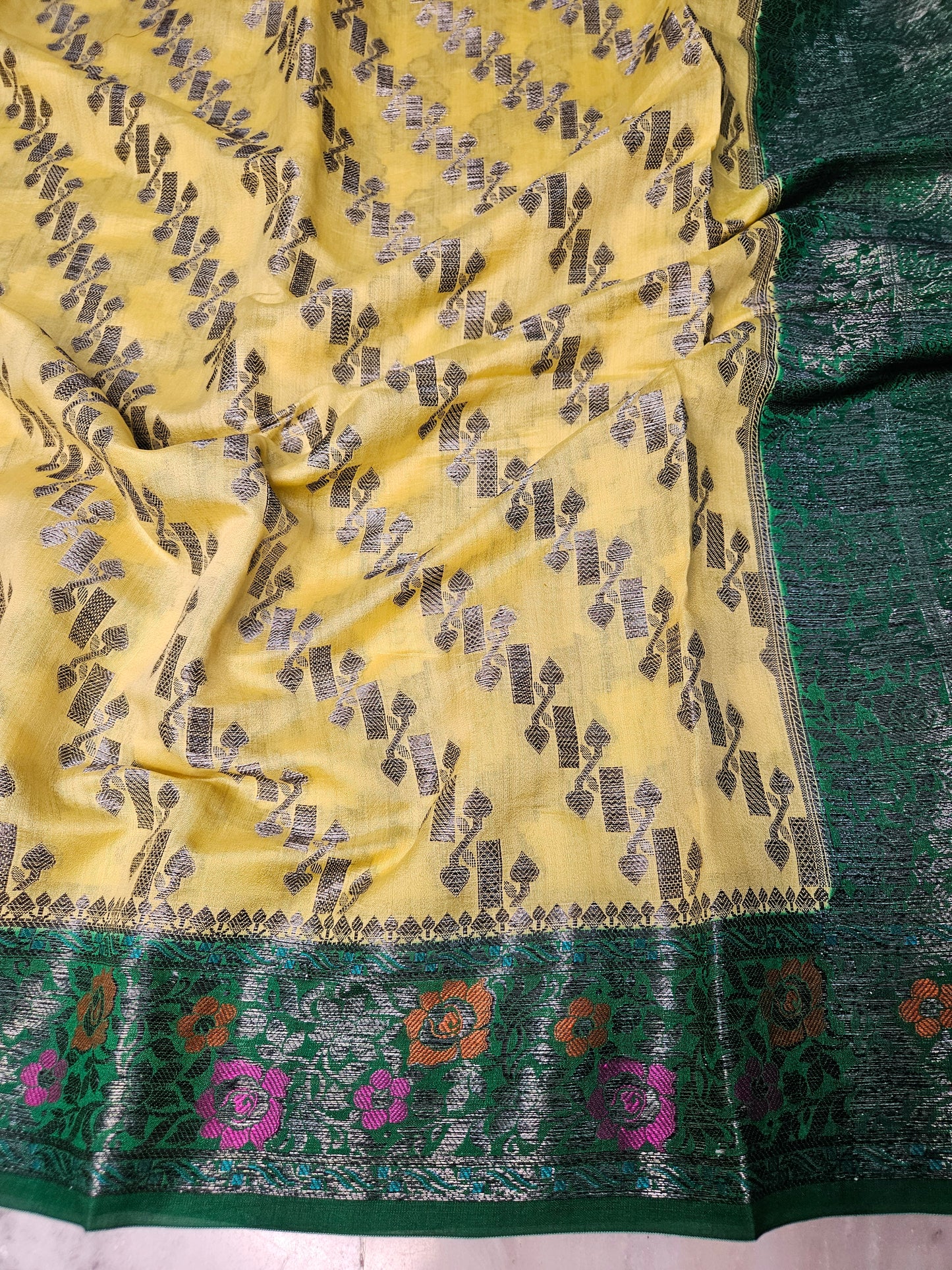 Pure Chiniya Silk Jaal Weaving Banarasi Saree in Contrast Yellow