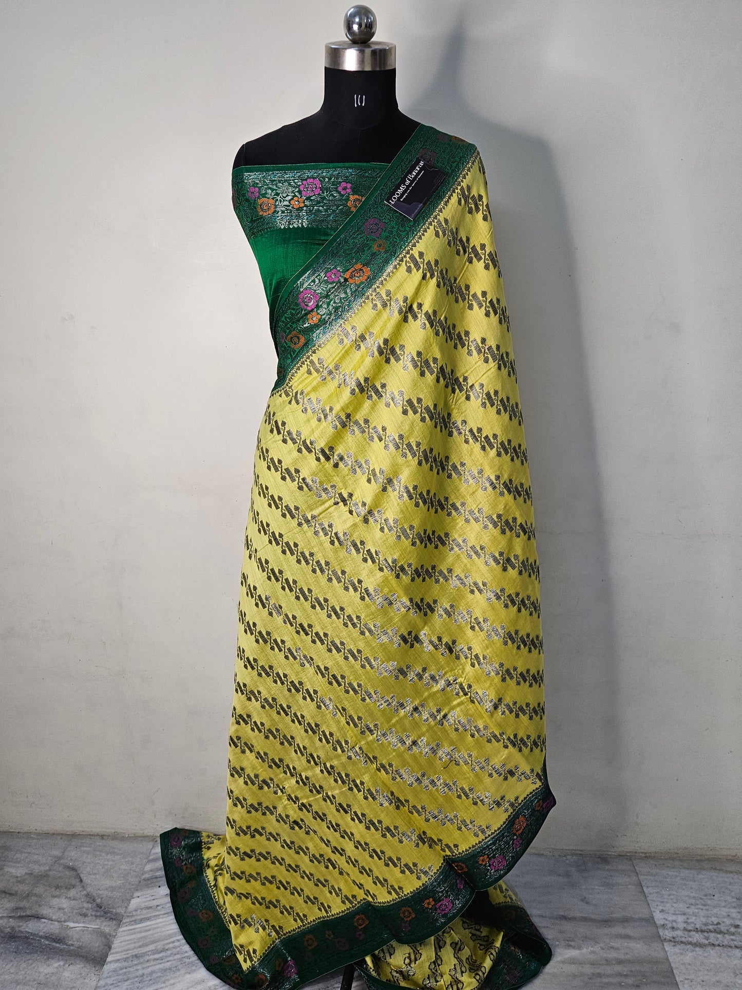 Pure Chiniya Silk Jaal Weaving Banarasi Saree in Contrast Yellow