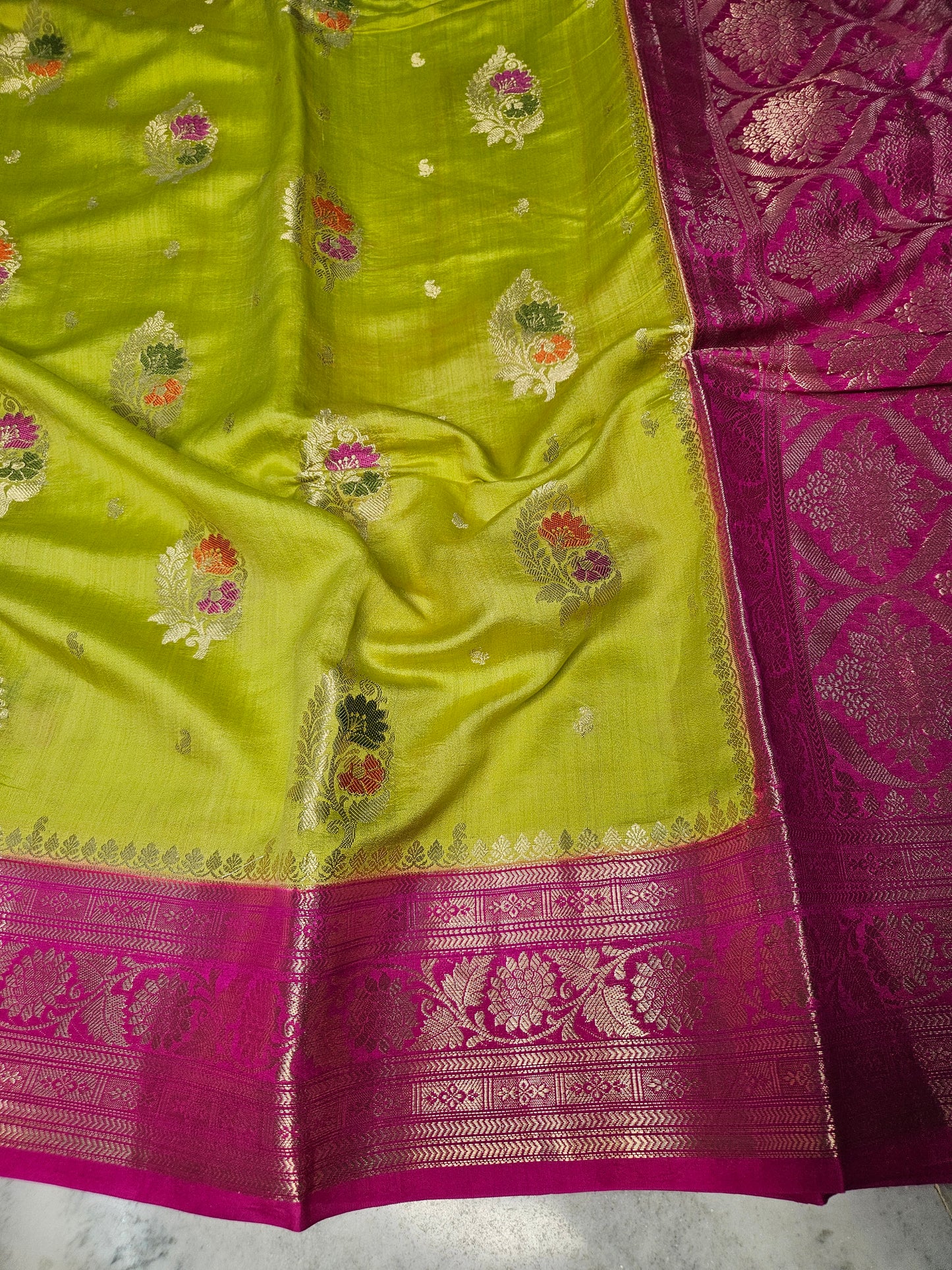 Pure Chiniya Silk Buta Weaving Banarasi Saree in green