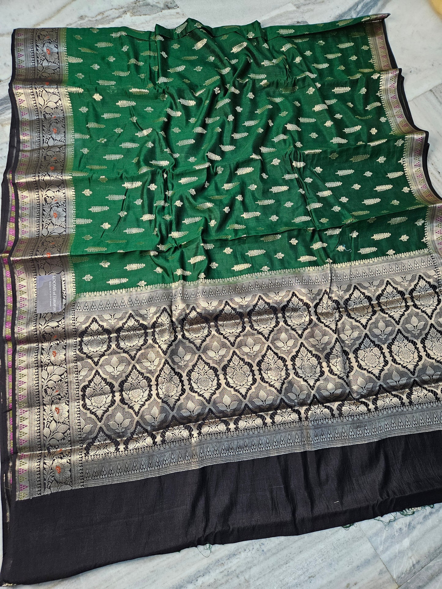 Pure Chiniya Silk Buti Weaving Banarasi Saree in Bottle Green