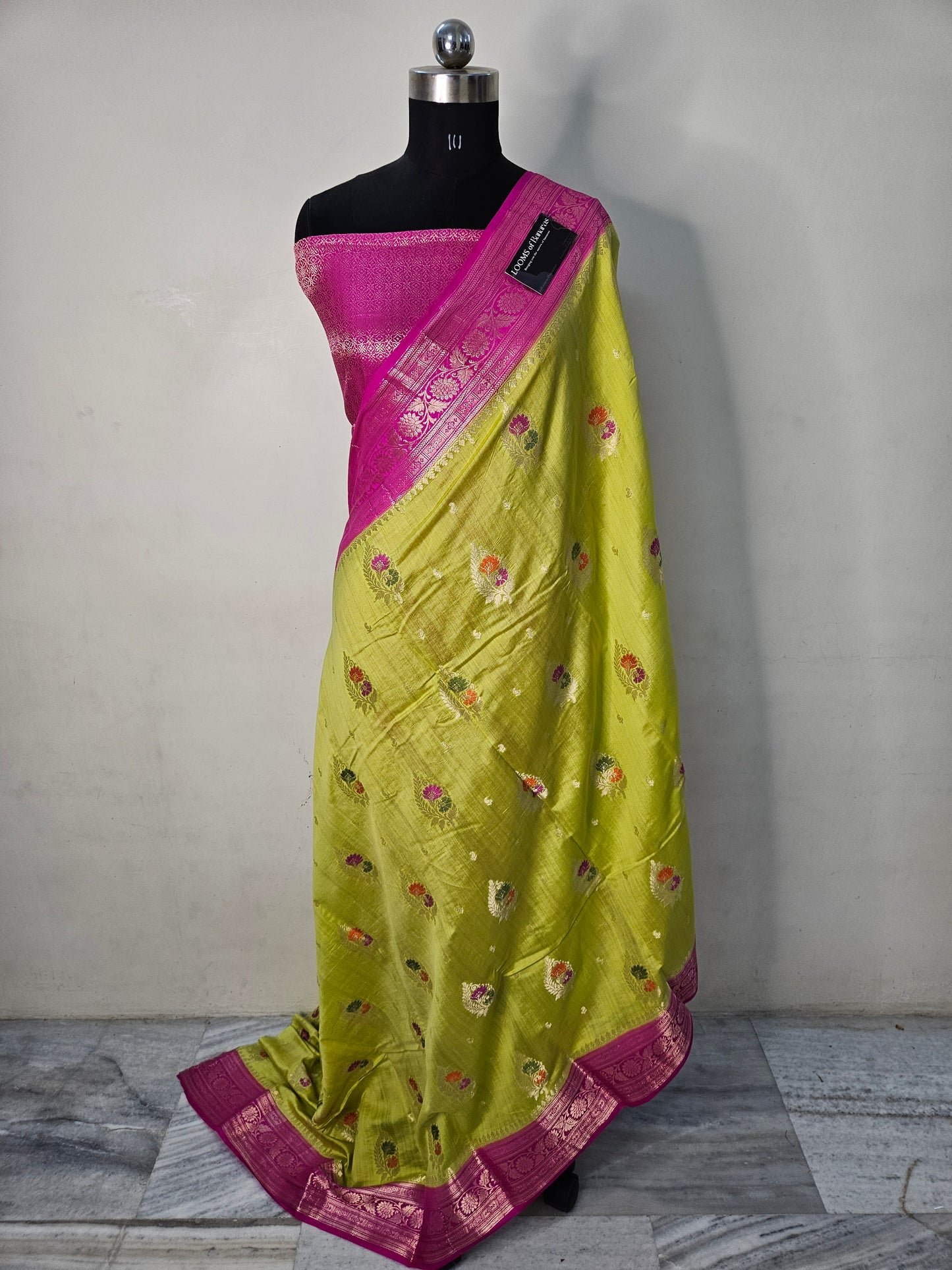 Pure Chiniya Silk Buta Weaving Banarasi Saree in green