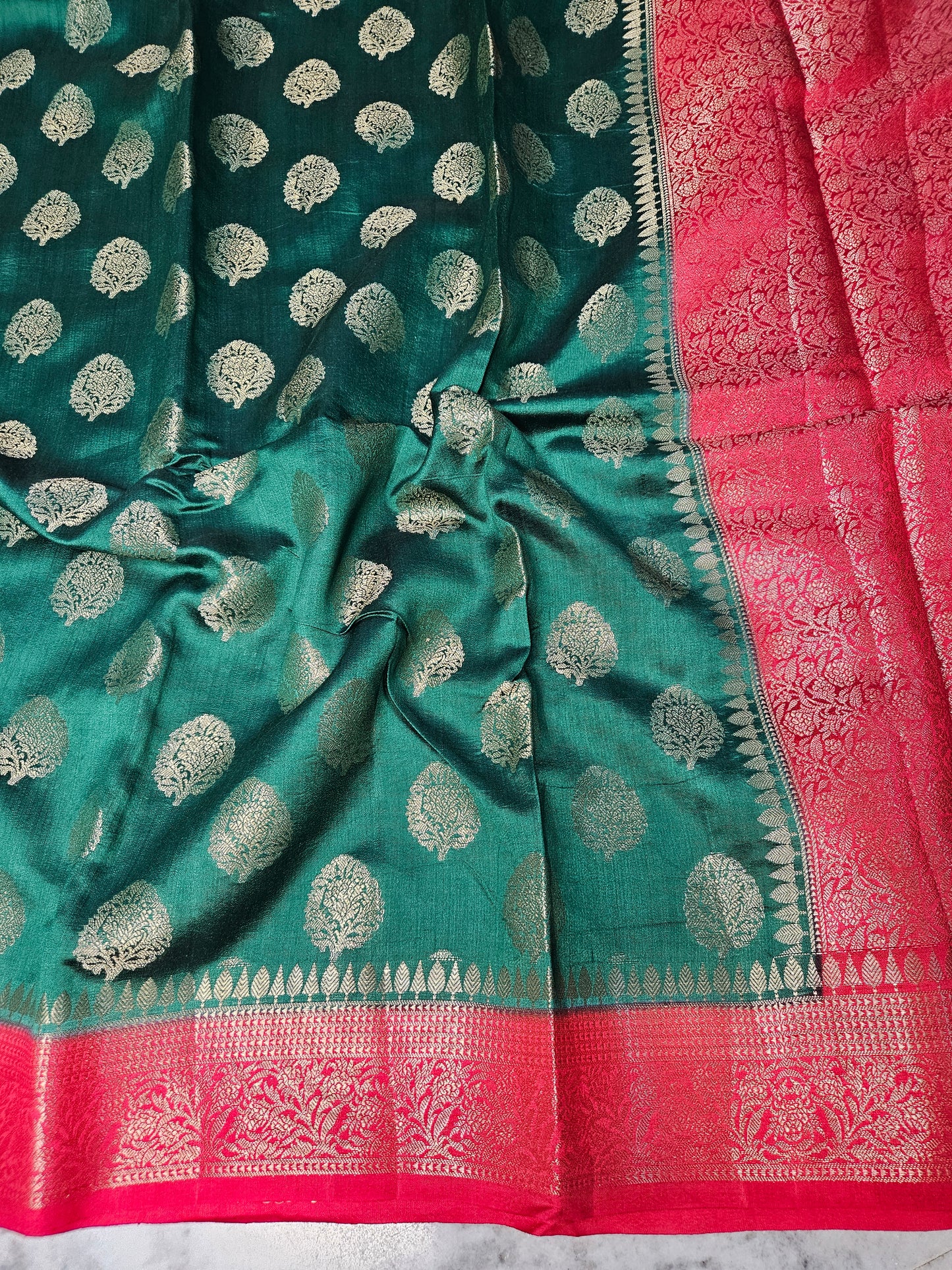 Pure Chiniya Silk Buta Weaving Banarasi Saree in Bottle Green