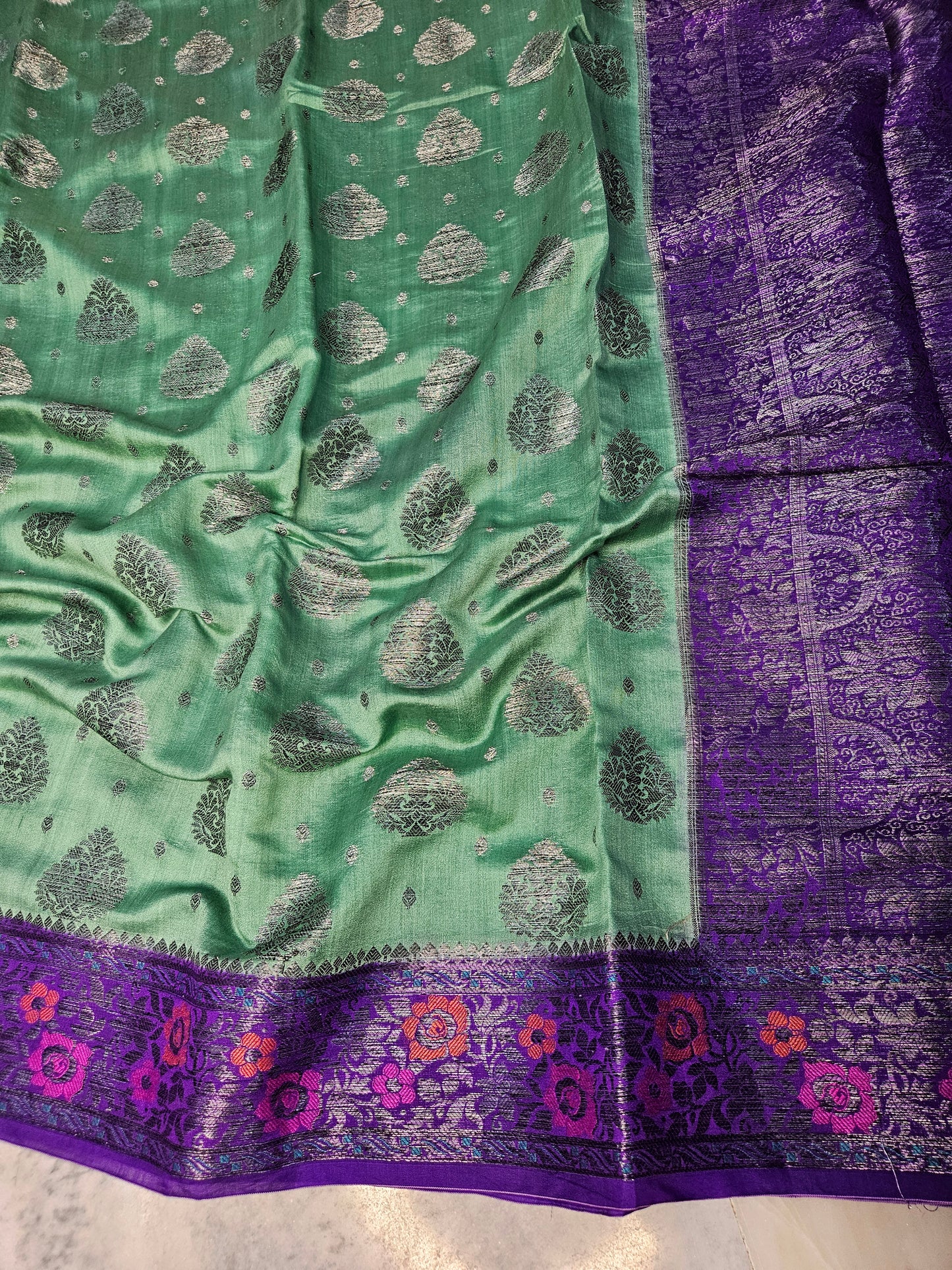 Pure Chiniya Silk Banarasi Contrast Saree in Deep Green