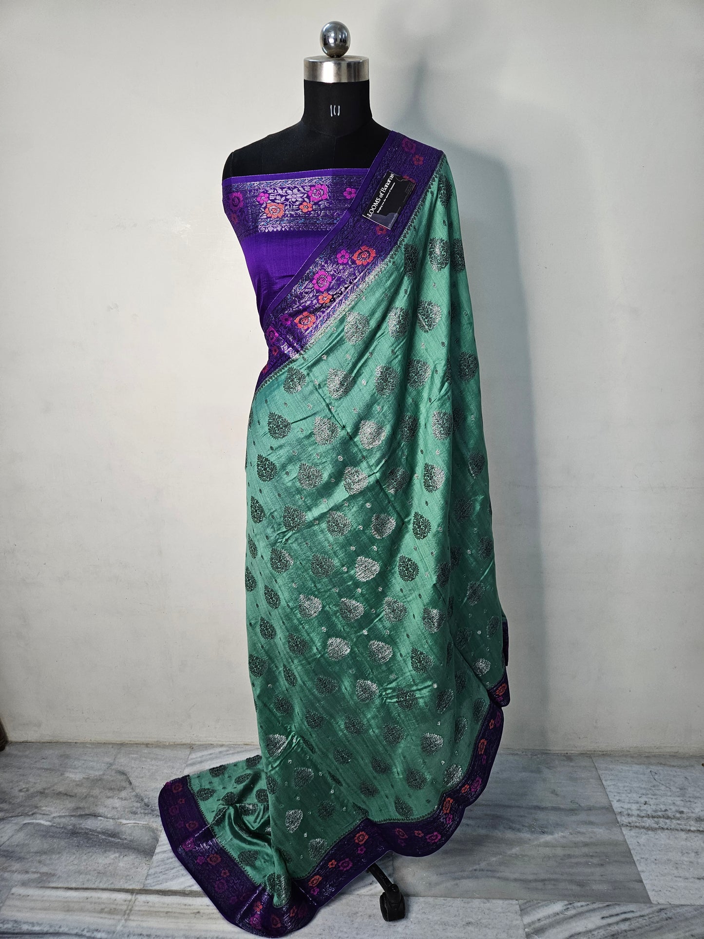 Pure Chiniya Silk Banarasi Contrast Saree in Deep Green