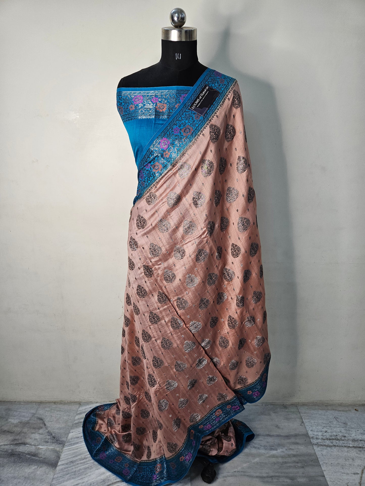 Pure Chiniya Silk Banarasi Contrast Saree in Onion Pink