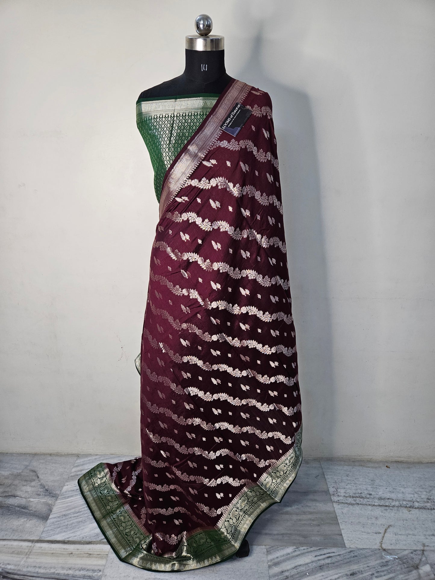 Pure Chiniya Silk Contrast Jaal Weaving Banarasi Saree in Maroon