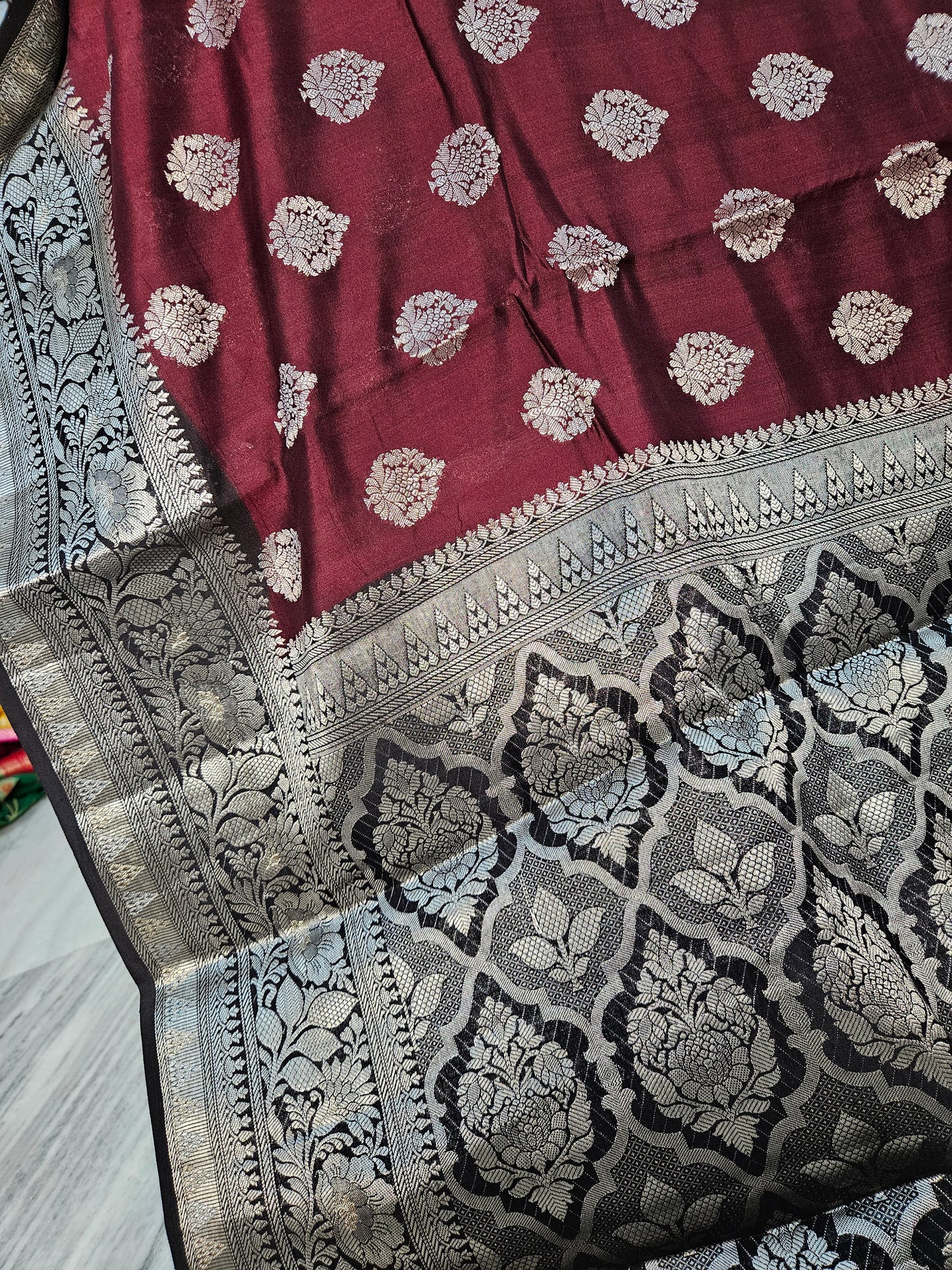 Pure Chiniya Silk Buta Weaving Banarasi Saree in Maroon