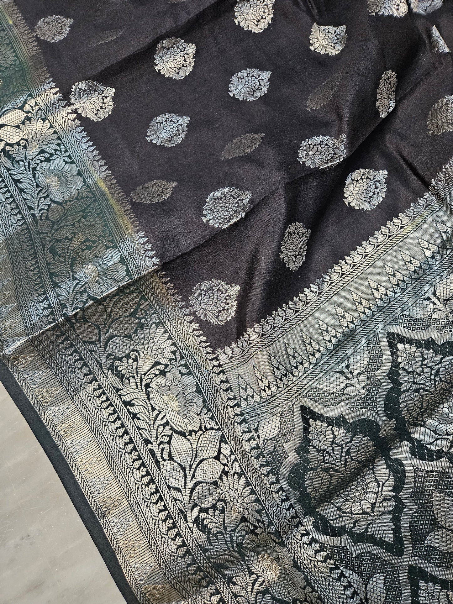 Pure Chiniya Silk Buta Weaving Banarasi Saree in Black