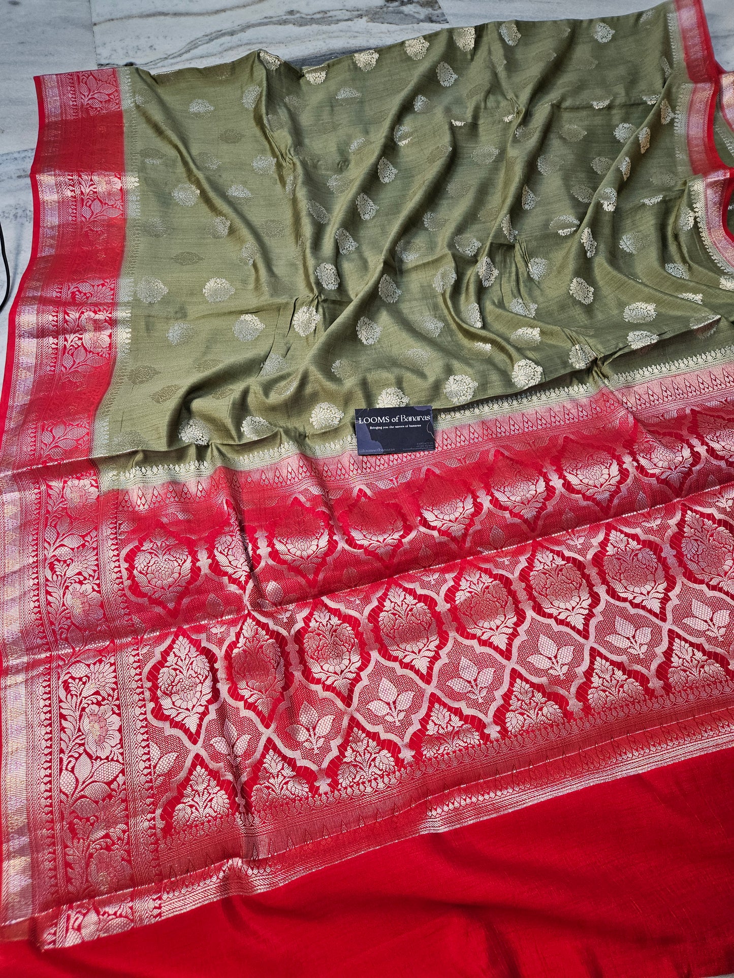 Pure Chiniya Silk Buta Weaving Banarasi Saree in Mehendi