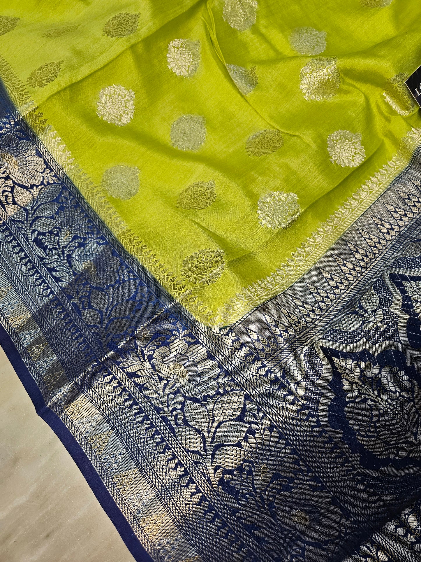 Pure Chiniya Silk Banarasi Buta Weaving Saree in Lime