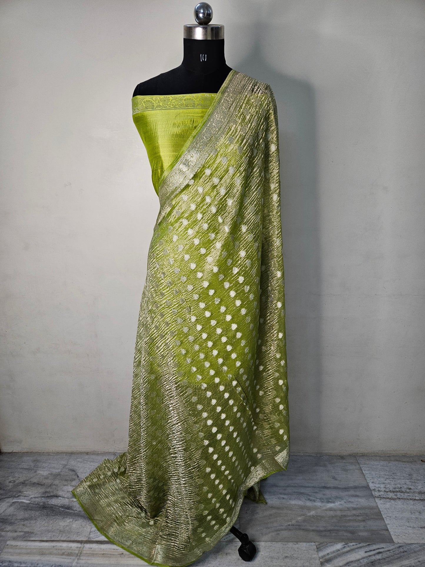 Pure Tissue Kora Banarasi Buti Saree With Silk Blouse in Just Green