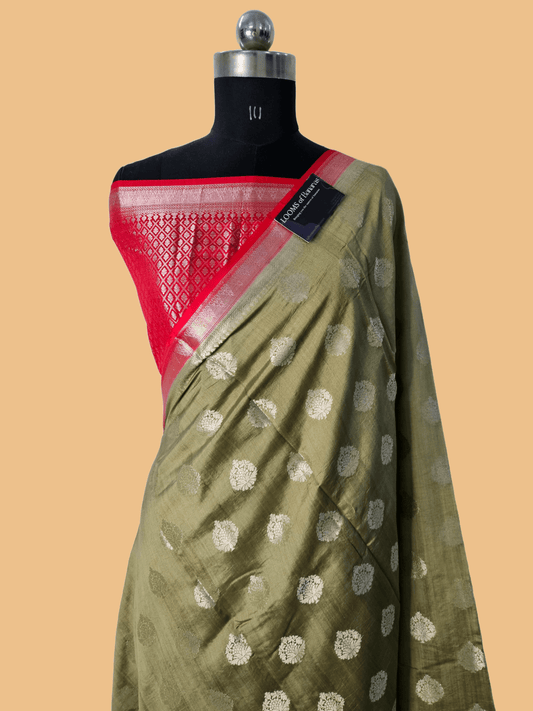 Pure Chiniya Silk Buta Weaving Banarasi Saree in Mehendi